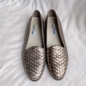 Trotters Women's Liz Loafer